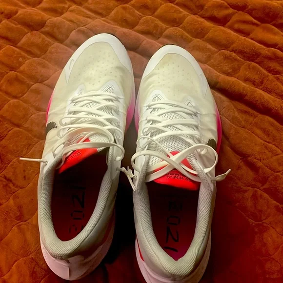 Nike | Shoes | Im Selling The White Zoom Winflos From  display picture 3